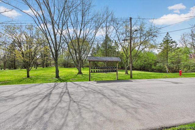 100 W Hickory Grove Road G7, Bloomfield Hills, MI 48304