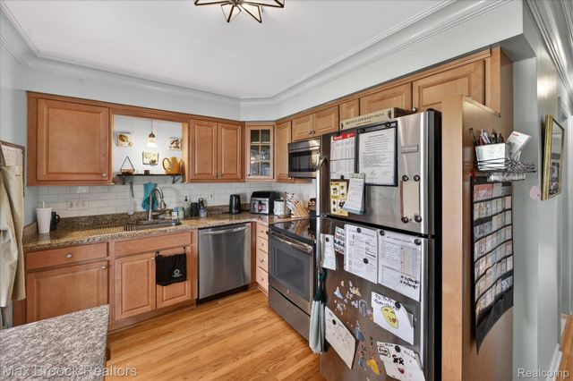 100 W Hickory Grove Road G7, Bloomfield Hills, MI 48304