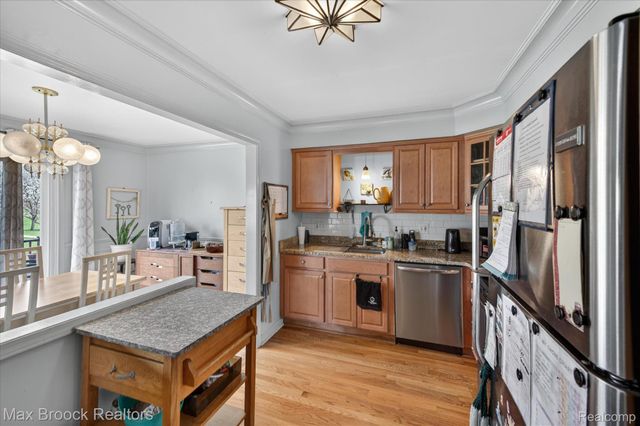 100 W Hickory Grove Road G7, Bloomfield Hills, MI 48304