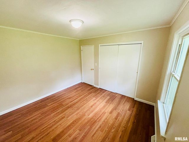 145 HICKORY Grove Street, Salem, IL 62881