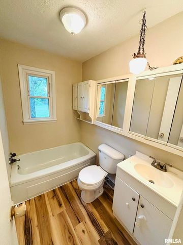 145 HICKORY Grove Street, Salem, IL 62881