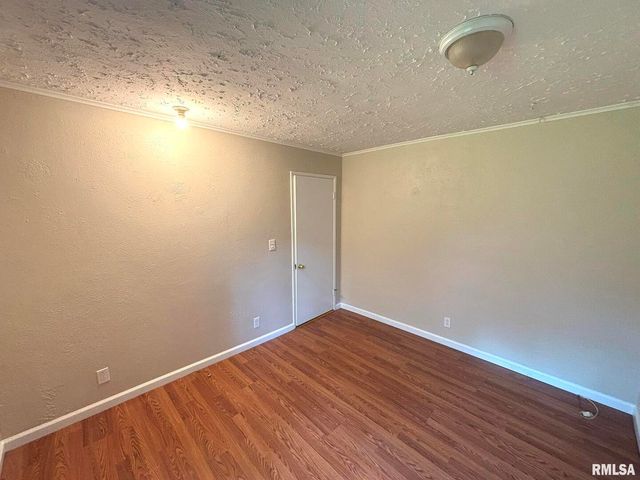 145 HICKORY Grove Street, Salem, IL 62881