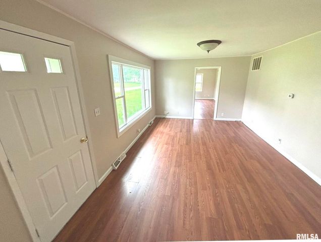 145 HICKORY Grove Street, Salem, IL 62881