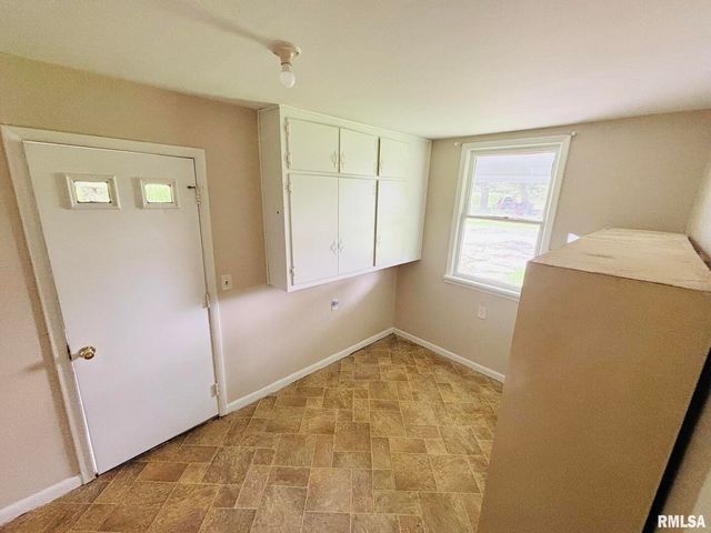 145 HICKORY Grove Street, Salem, IL 62881