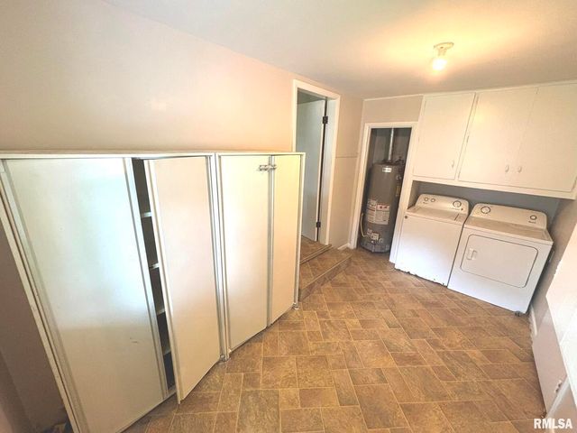 145 HICKORY Grove Street, Salem, IL 62881