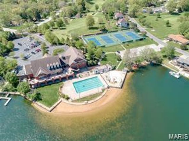 134 Rue Grand Drive, Lake St Louis, MO 63367