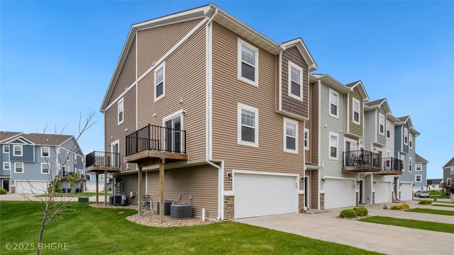 2714 NW Kate Shelley Lane, Ankeny, IA 50023