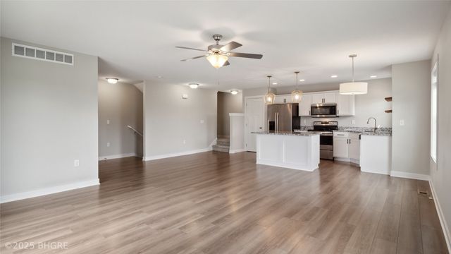 2714 NW Kate Shelley Lane, Ankeny, IA 50023