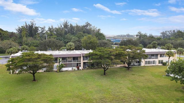 120 Lake Constance Drive, West Palm Beach, FL 33411
