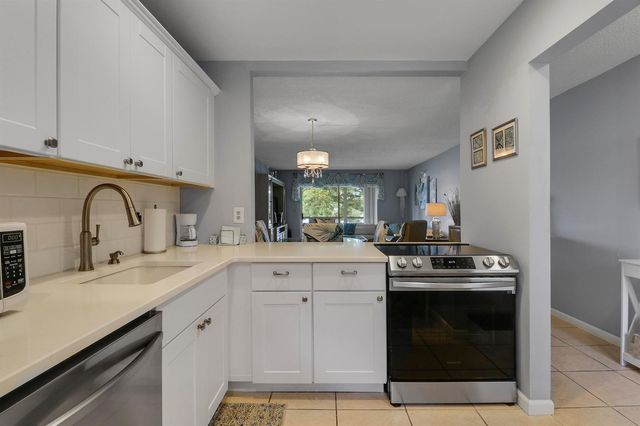120 Lake Constance Drive, West Palm Beach, FL 33411