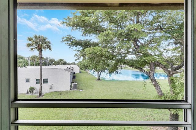 120 Lake Constance Drive, West Palm Beach, FL 33411