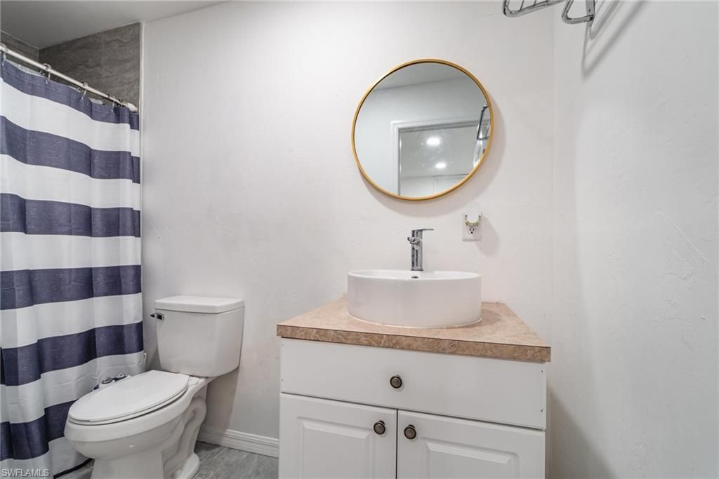 Image 20 of property listing at 124 NE 16th TER, Cape Coral, FL 33909