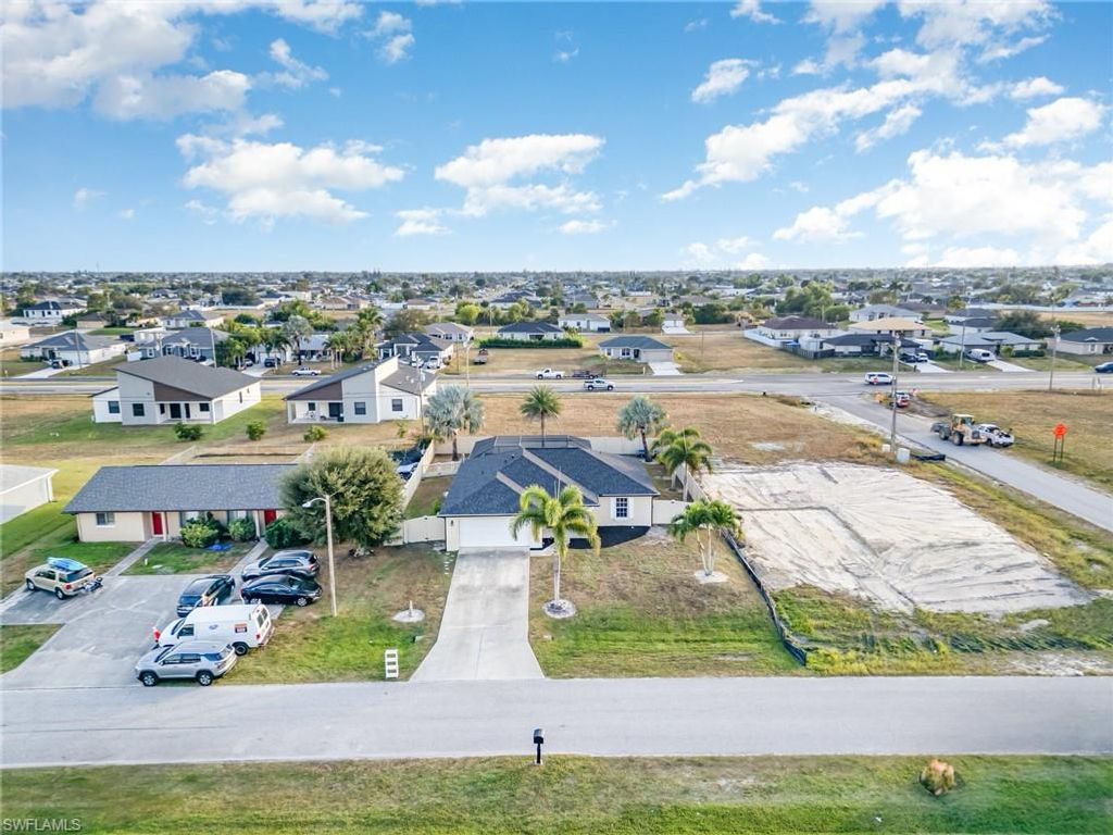 Image 28 of property listing at 124 NE 16th TER, Cape Coral, FL 33909