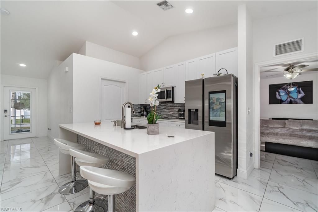 Image 7 of property listing at 124 NE 16th TER, Cape Coral, FL 33909