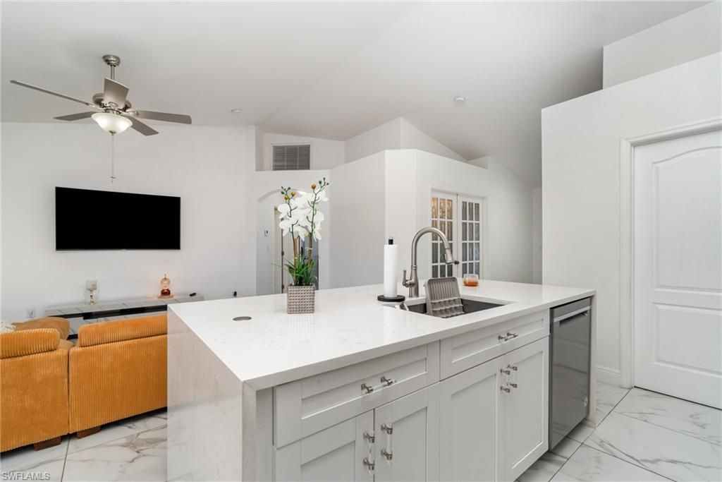 Image 8 of property listing at 124 NE 16th TER, Cape Coral, FL 33909