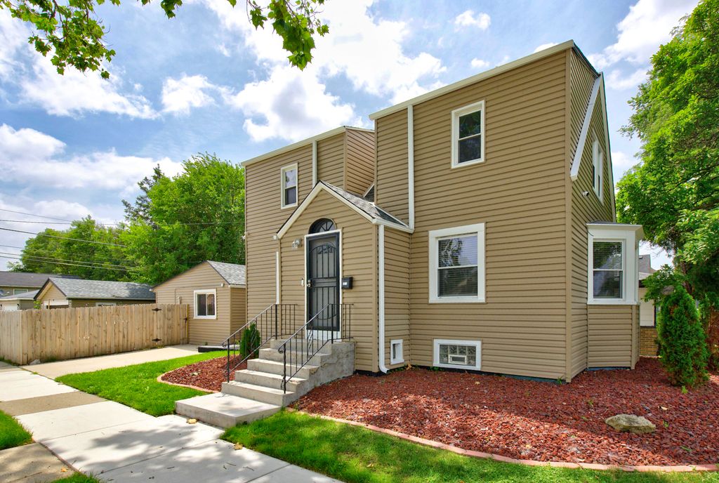 1101 22nd Avenue, Bellwood, IL 60104