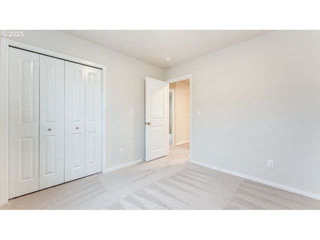 2869 U STREET, Springfield, OR 97477