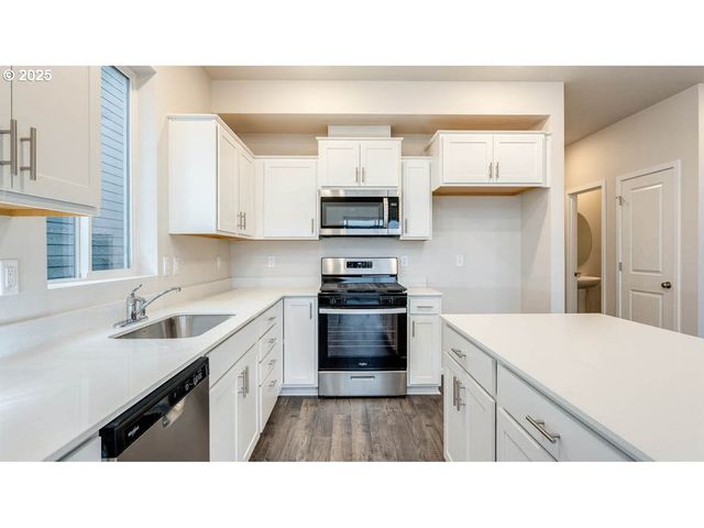 2869 U STREET, Springfield, OR 97477