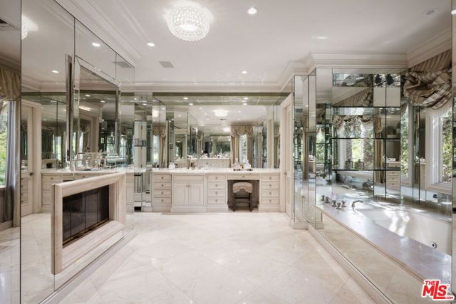 1160 Chantilly Road, Los Angeles, CA 90077