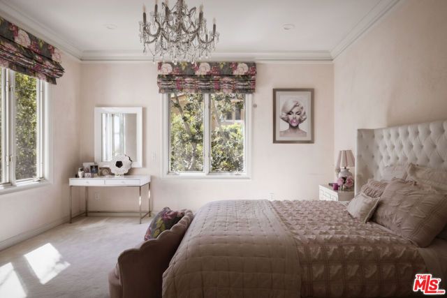 1160 Chantilly Road, Los Angeles, CA 90077