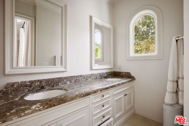 1160 Chantilly Road, Los Angeles, CA 90077