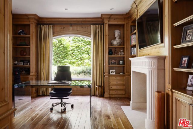 1160 Chantilly Road, Los Angeles, CA 90077