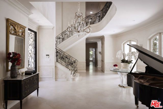 1160 Chantilly Road, Los Angeles, CA 90077