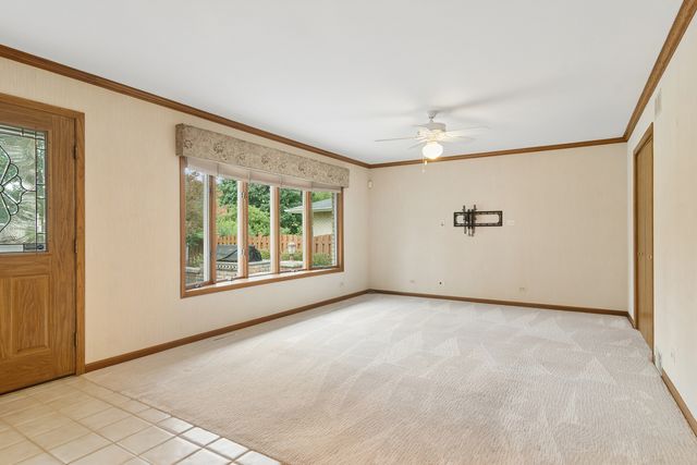 1807 N Larch Drive, Mount Prospect, IL 60056