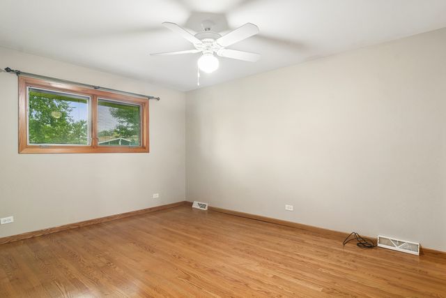 1807 N Larch Drive, Mount Prospect, IL 60056
