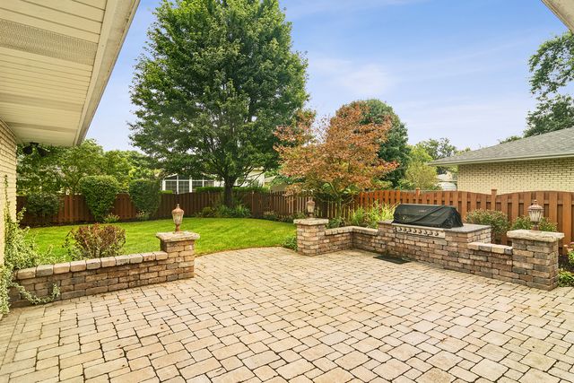 1807 N Larch Drive, Mount Prospect, IL 60056
