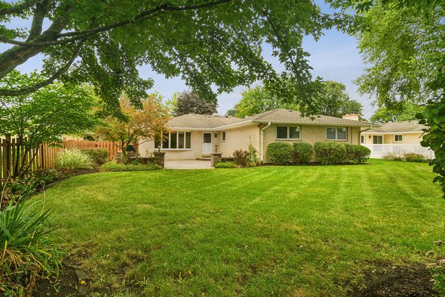 1807 N Larch Drive, Mount Prospect, IL 60056