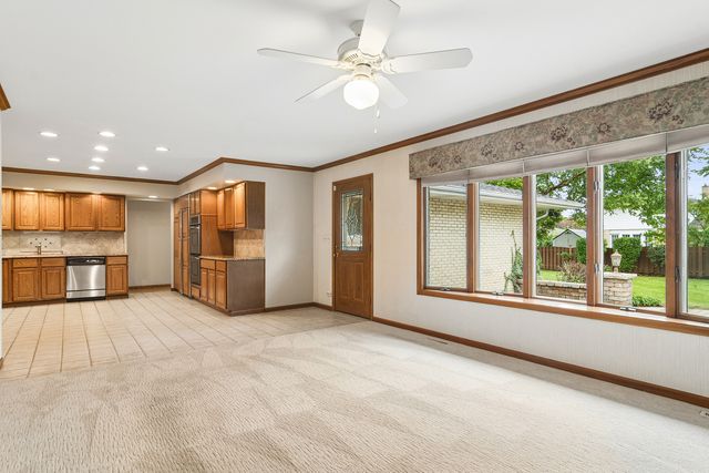 1807 N Larch Drive, Mount Prospect, IL 60056