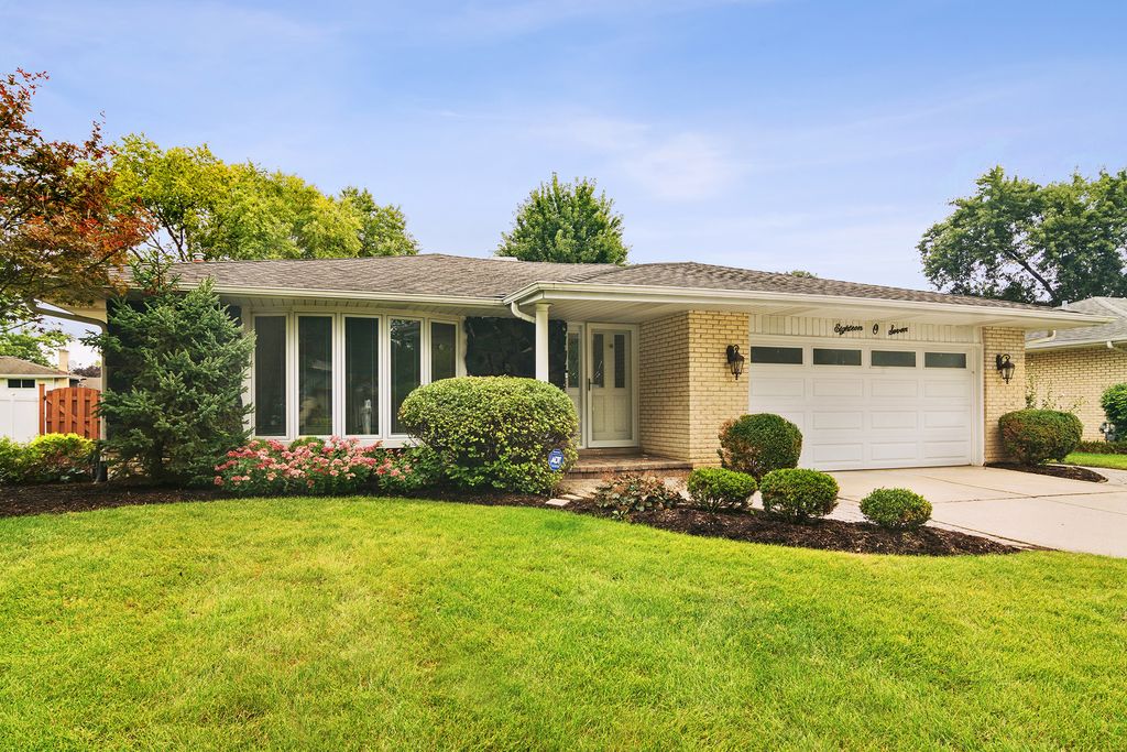 1807 N Larch Drive, Mount Prospect, IL 60056
