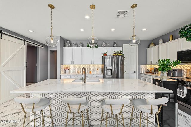 8031 W ENCINAS Lane, Phoenix, AZ 85043