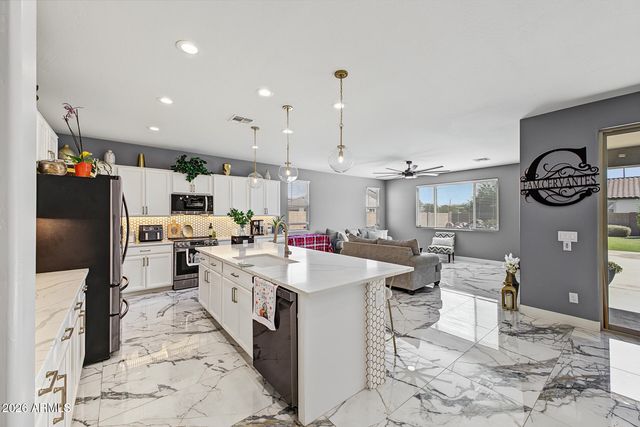 8031 W ENCINAS Lane, Phoenix, AZ 85043