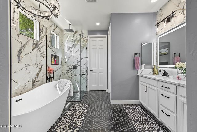 8031 W ENCINAS Lane, Phoenix, AZ 85043
