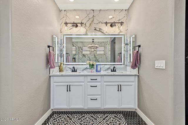8031 W ENCINAS Lane, Phoenix, AZ 85043