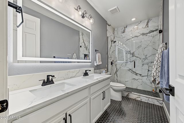 8031 W ENCINAS Lane, Phoenix, AZ 85043