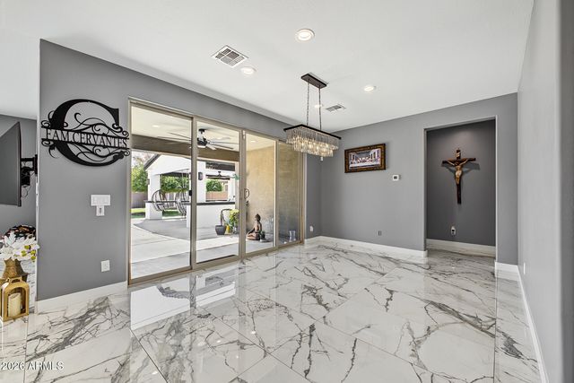8031 W ENCINAS Lane, Phoenix, AZ 85043