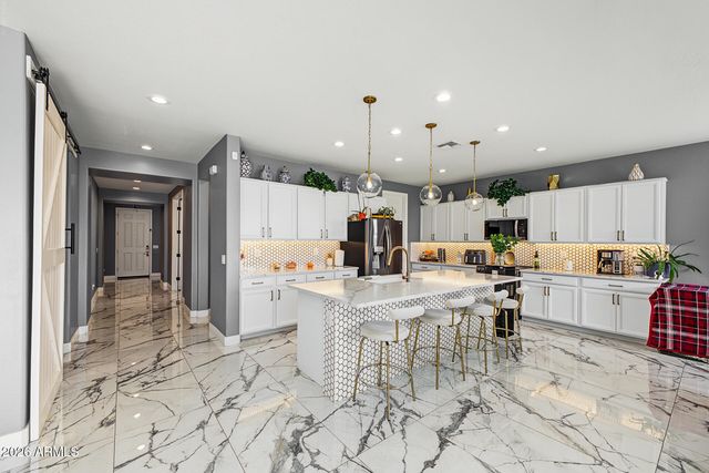 8031 W ENCINAS Lane, Phoenix, AZ 85043