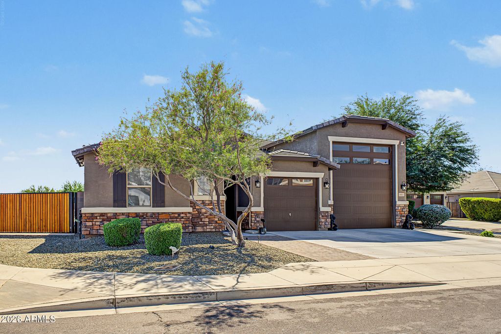 8031 W ENCINAS Lane, Phoenix, AZ 85043 — photo 2