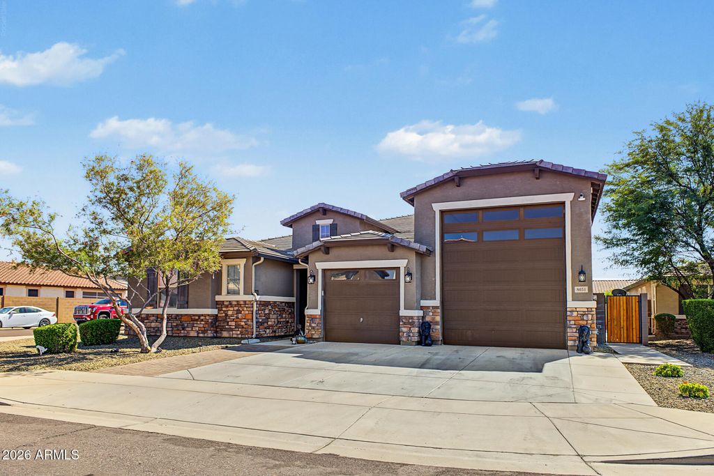 8031 W ENCINAS Lane, Phoenix, AZ 85043 — photo 3