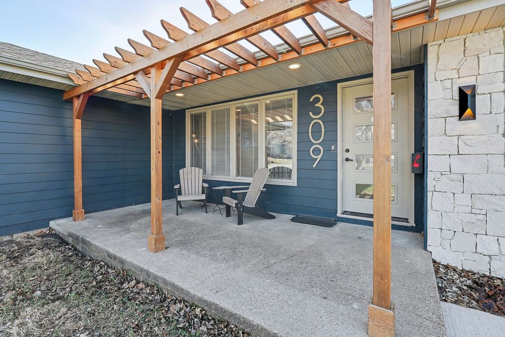 309 Independence Street, Pella, IA 50219