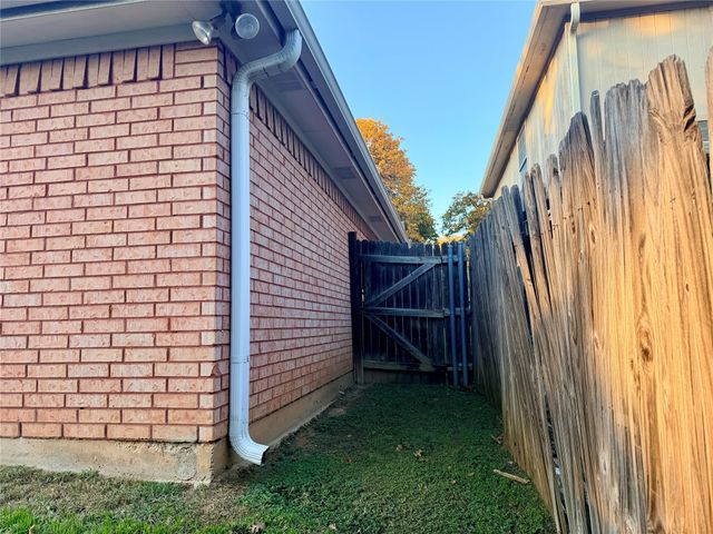 7632 Arbor Ridge Court, Fort Worth, TX 76112