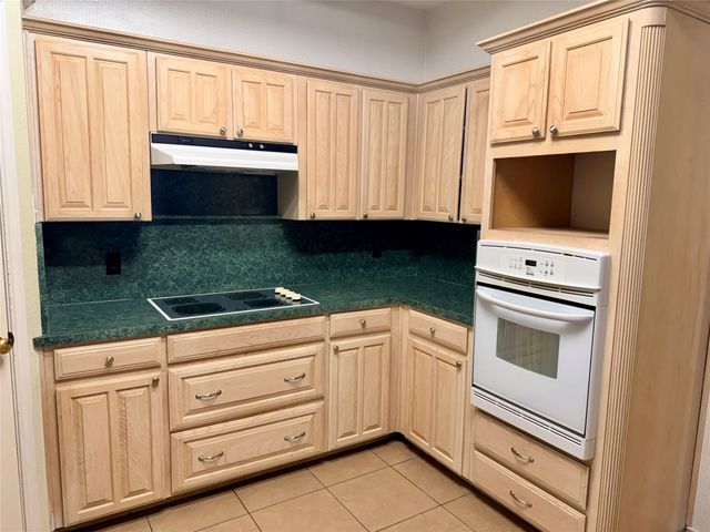 7632 Arbor Ridge Court, Fort Worth, TX 76112