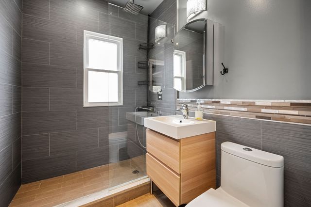 7113 N Wolcott Avenue, Chicago, IL 60626