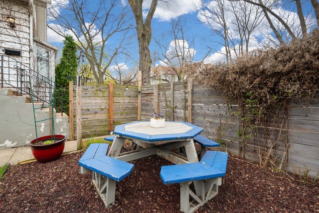 7113 N Wolcott Avenue, Chicago, IL 60626