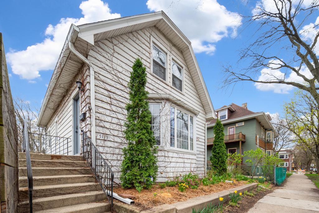7113 N Wolcott Avenue, Chicago, IL 60626