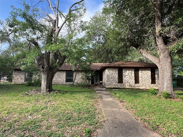 2201 Bel Air DR, Taylor, TX 76574