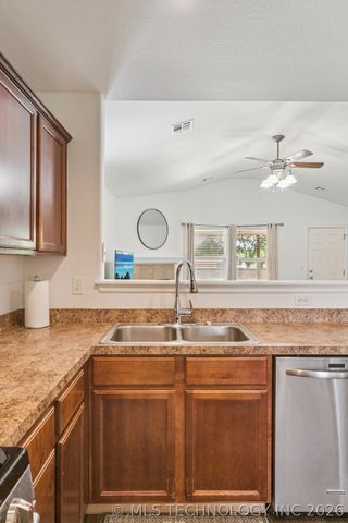 6618 E 130th Place S, Bixby, OK 74008
